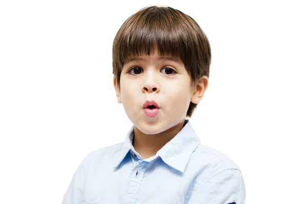Pequeno menino retrato dizer surpresa no branco fundo — Fotografia de Stock