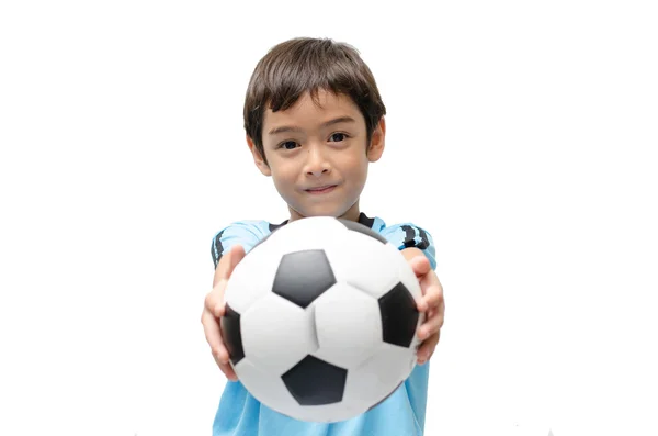 Kleine jongen houdt van voetbal op witte achtergrond — Stockfoto