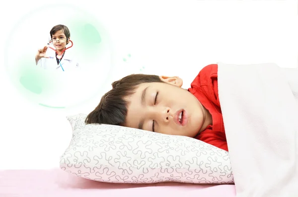 Kleine jongen dromen worden een arts — Stockfoto