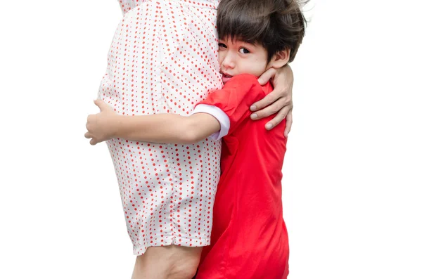 Little boy is hiding behide his mother with scary — Stock Photo, Image
