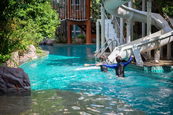 Glückliche Familie Wasserpark Urlaub — Stockfoto