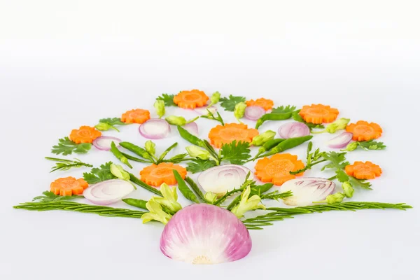 Gemüse in Blumentopfform angeordnet — Stockfoto