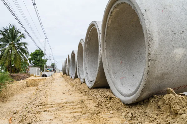 Beton vízelvezető cső építkezésen — Stock Fotó