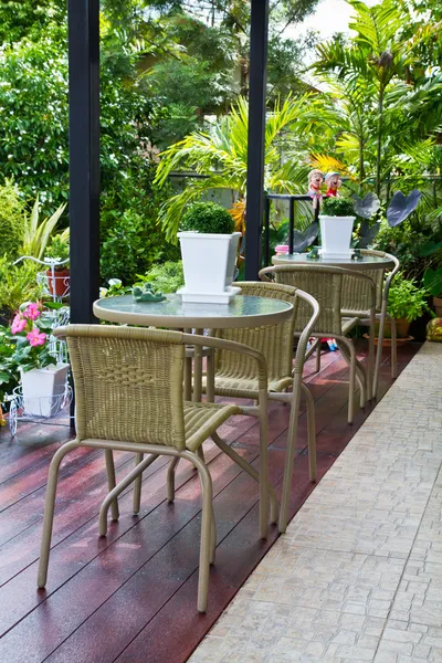 Chairs and table in coffee shop — Stock Photo, Image