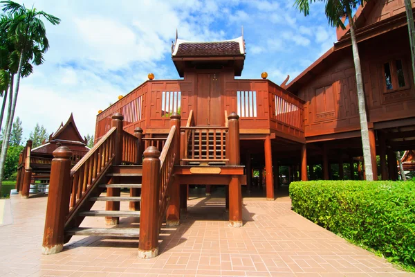 Escadaria da casa de estilo tailandês — Fotografia de Stock