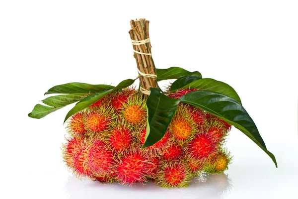 Rambutan fruta asiática no fundo branco — Fotografia de Stock