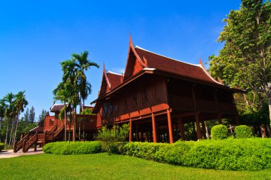 Thai house ve arka plan mavi gökyüzünde