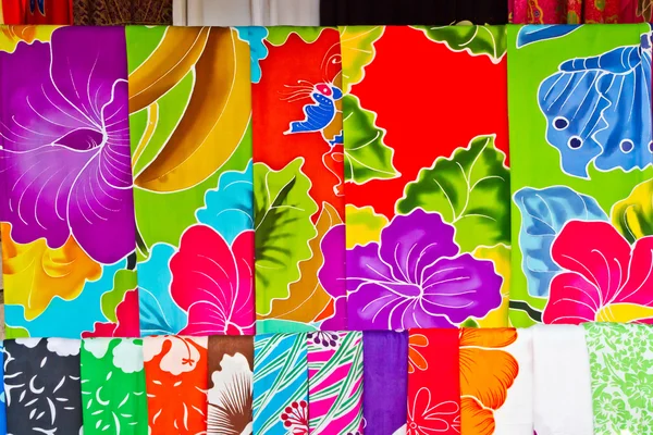 色彩鲜艳的巴厘岛布待售 — 图库照片