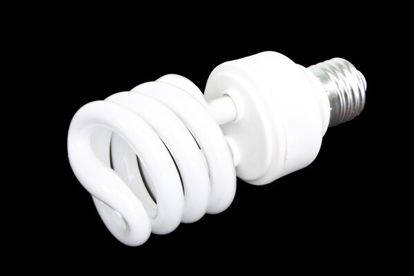 лампочка на черном фоне