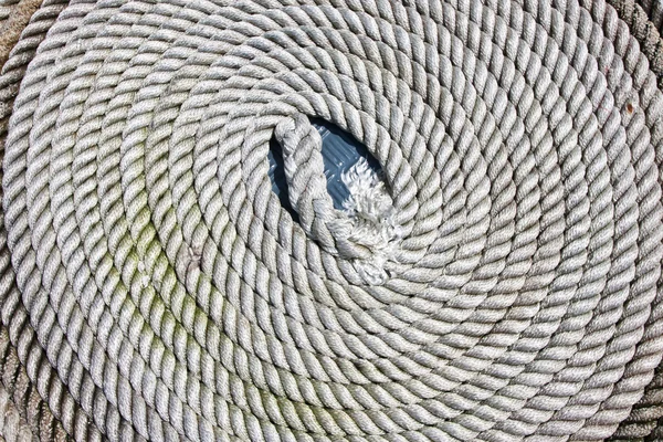 Touw rollen voor ligplaats — Stockfoto