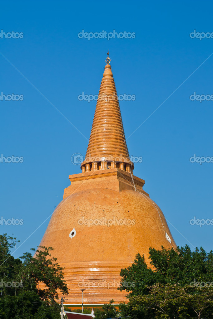 Phra Pathommachedi In Nakhon Pathom Province Thailand Stock Photo By C Praiwun