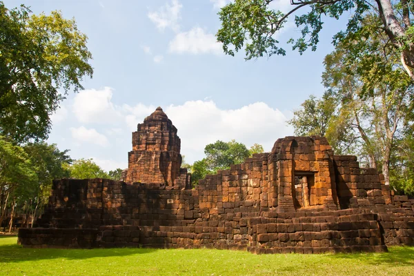 Хмерские храмы в историческом парке Муанг Синг — стоковое фото