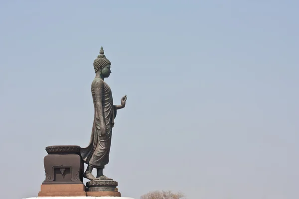 Estátua de Buda em pé — Fotografia de Stock