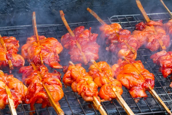 Grilling chicken on the grill — Stock Photo, Image