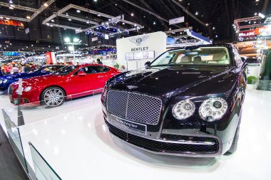 Nonthaburi - 6 Aralık: bentley yeni uçan mahmuz arabanın üzerine 30 Tayland uluslararası motor Expo ekranda 6 Aralık 2013 yılında nonthaburi, Tayland