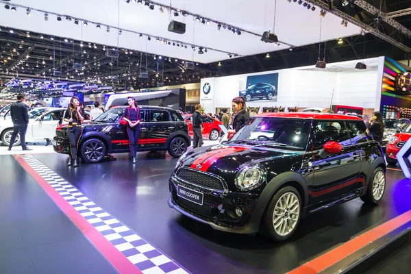 NONTHABURI - DECEMBER 6 : Mini Cooper car on display at The 30th Thailand International Motor Expo on December 6, 2013 in Nonthaburi, Thailand — Stock Photo, Image