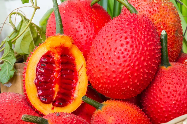 Gac frutas, Gac tem sido usado como alimentos e medicamentos — Fotografia de Stock