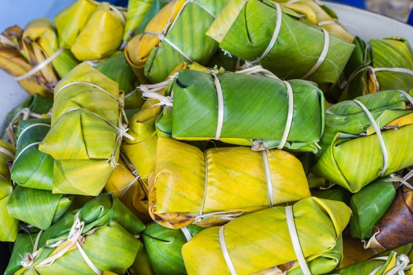 Тайский сладенький по имени Кхао Том Мэд — стоковое фото