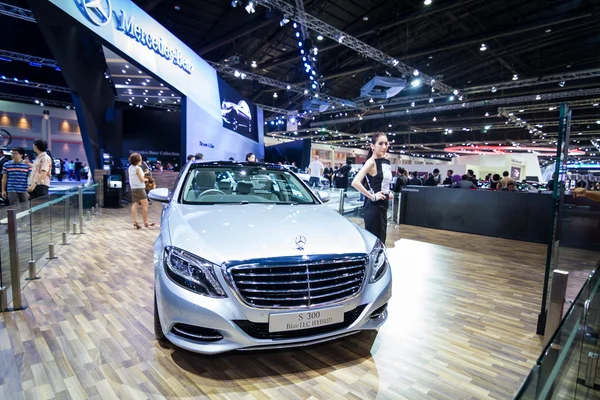 Mercedes Benz S300 BlueTec HYBRID car on display at The 35th Bangkok International Motor Show — Stock Photo, Image