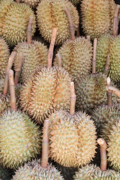 Durians a piacon, a híres gyümölcs-Thaiföldön — Stock Fotó
