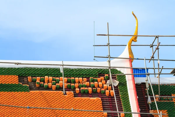 Tempel dak tijdens reparatie — Stockfoto