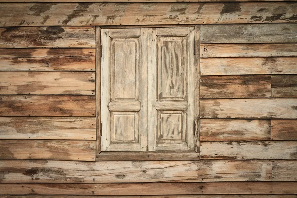 Alte hölzerne Wand und Fenster — Stockfoto