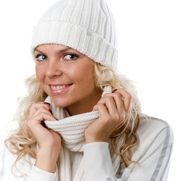 Inverno bella ragazza in cappello bianco — Foto Stock