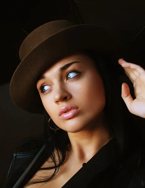 Hermosa chica con sombrero — Foto de Stock