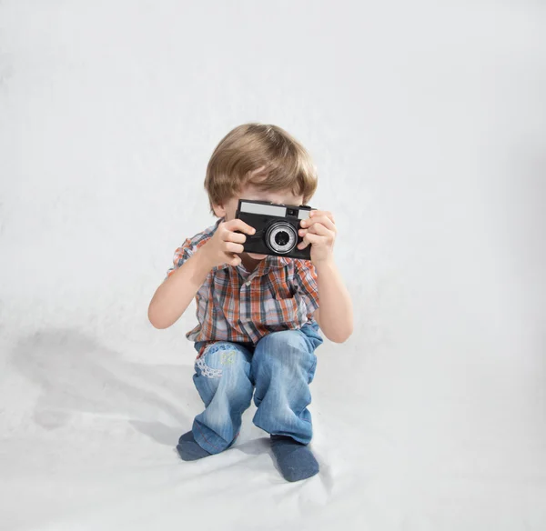 カメラを持った少年 — ストック写真