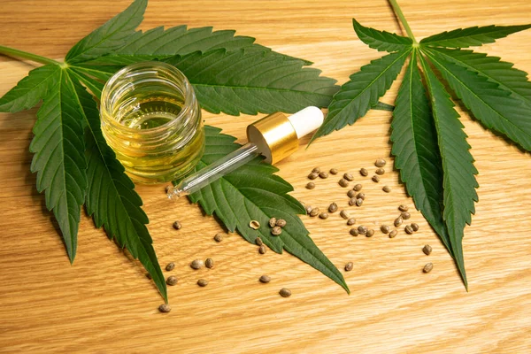 Imagen Del Concepto Cannabis Medicinal Hojas Frescas Cáñamo Semillas Pipeta — Foto de Stock