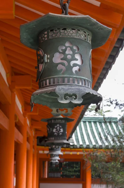 A row of decorative metal lanterns in japan — Stock Photo, Image