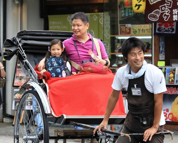 Un rickshaw tradicional japonés en el distrito de Arashiyama —  Fotos de Stock