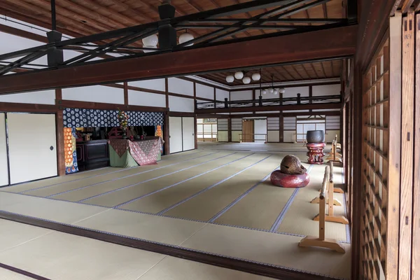 Interior de un templo budista en el distrito de Arashiyama en Kyoto , — Foto de Stock