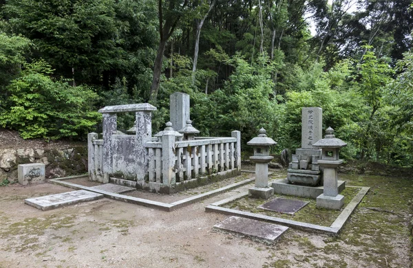 Un frammento di un cimitero tradizionale a Kyoto, Giappone — Foto Stock