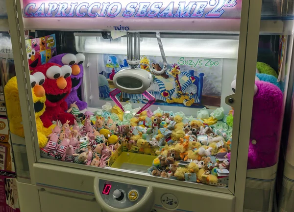 Ein Krallenspielautomat im dotombori distrikt, osaka, japan — Stockfoto