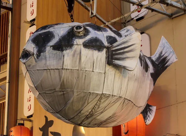 Panneau géant de poissons en Dotombori, Osaka, Japon — Photo