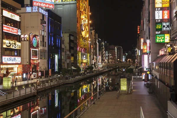 La vue nocturne de Dotombori depuis le pont Enisu-bashi à Osaka, Ja — Photo