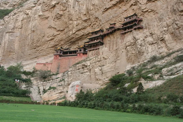 Famous hanging monastery in Shanxi Province near Datong, China, — Stock Photo, Image