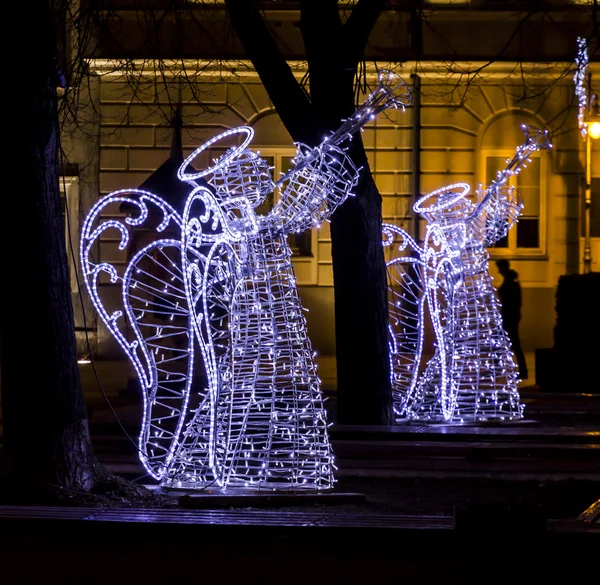クリスマス ストリート装飾 - l のトランペットの遊ぶ天使たち — ストック写真