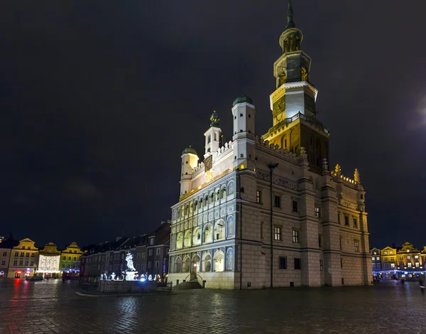 Night photo of beautiful historical city hall in Poznan,Poland — Stock Photo, Image