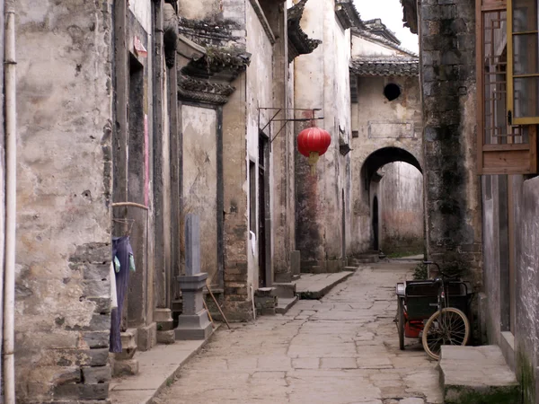 Rua vazia de uma antiga cidade na província de Anhui, na China — Fotografia de Stock