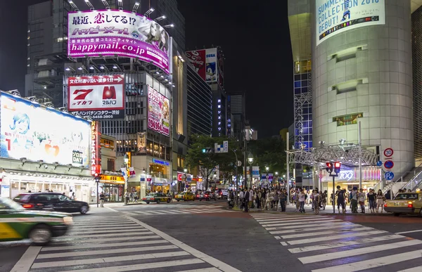 Massa's mensen in shibuya district in tokyo, japan. — Stockfoto