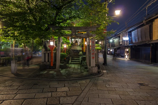 Shinbashi-dori ulice ve čtvrti gion v Kjótu, Japonsko. — Stock fotografie