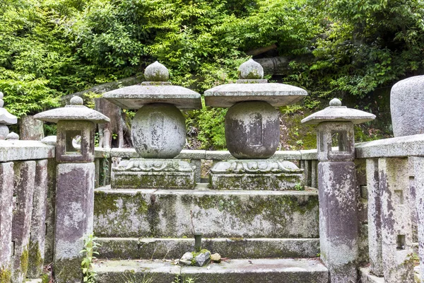Fragment of a traditional temple graveyard in Kyoto, Japan — Stock Photo, Image