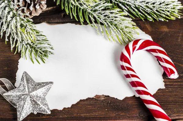 Vánoční dekorace na dřevěném stole — Stock fotografie