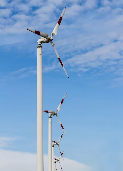 Turbines éoliennes produisant de l'électricité — Photo