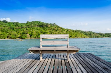 Siyahlısı sahilde denize sıfır Tayland sandalye