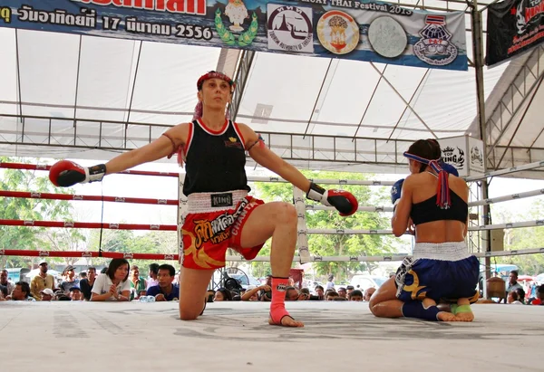 Thajský box zápas v muay thai boj fastival — Stock fotografie