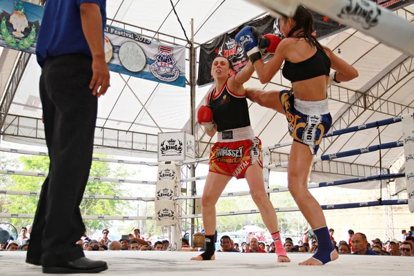 Thai boxing match no Muay Thai Fight Fastival — Fotografia de Stock