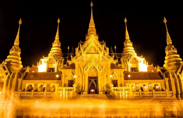 Días de Vesak Bucha en Prachuabkirikhan, Bangsaphan en Tailandia — Foto de Stock